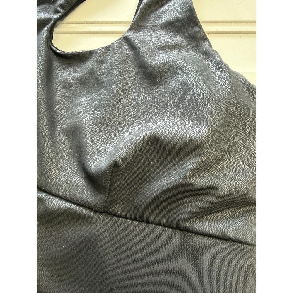 Fabletics Womens Sz M Black Cold Shoulder Textured Padded Crop Top Sports Bra - Picture 3 of 5